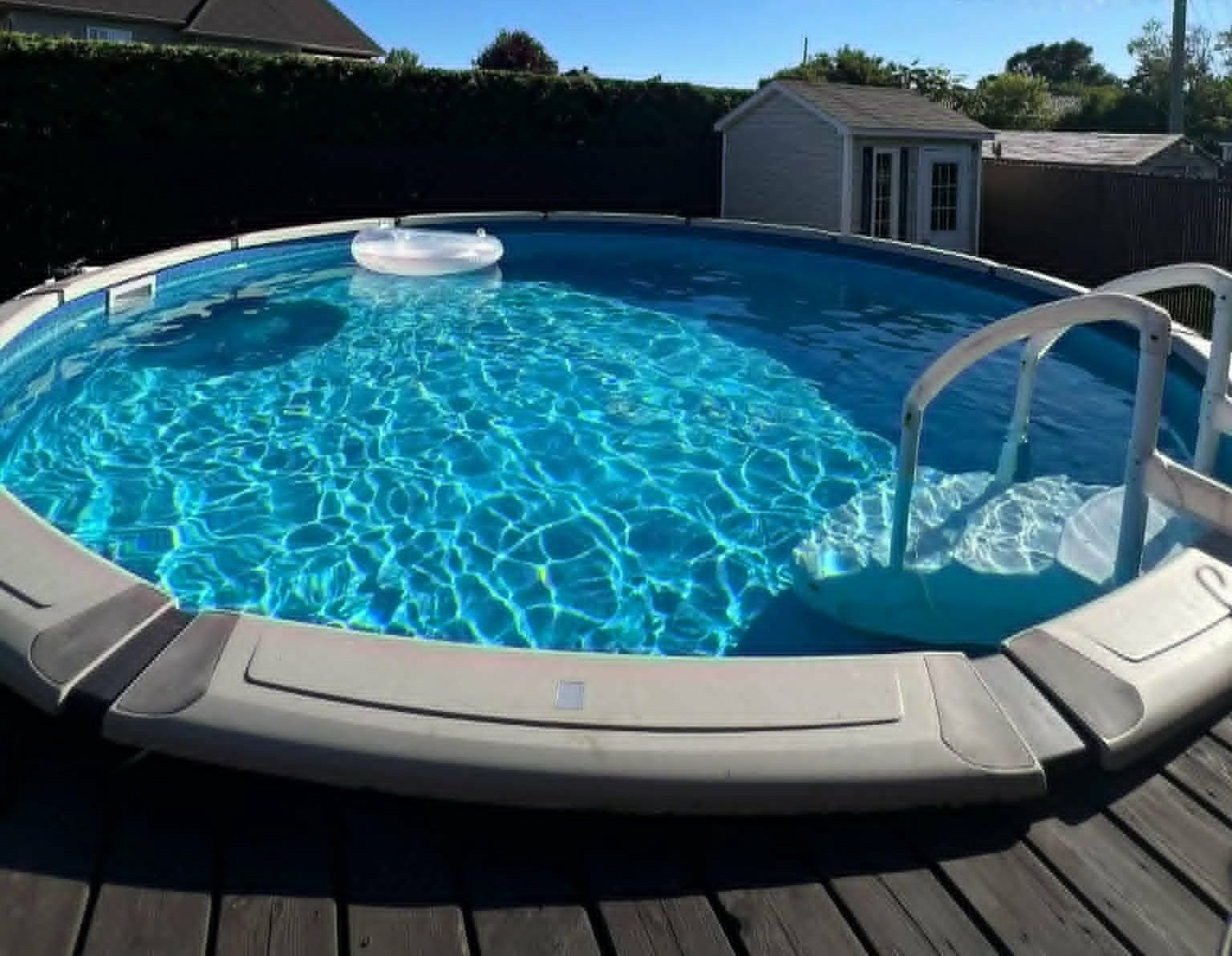Piscine hors-terre entretenue